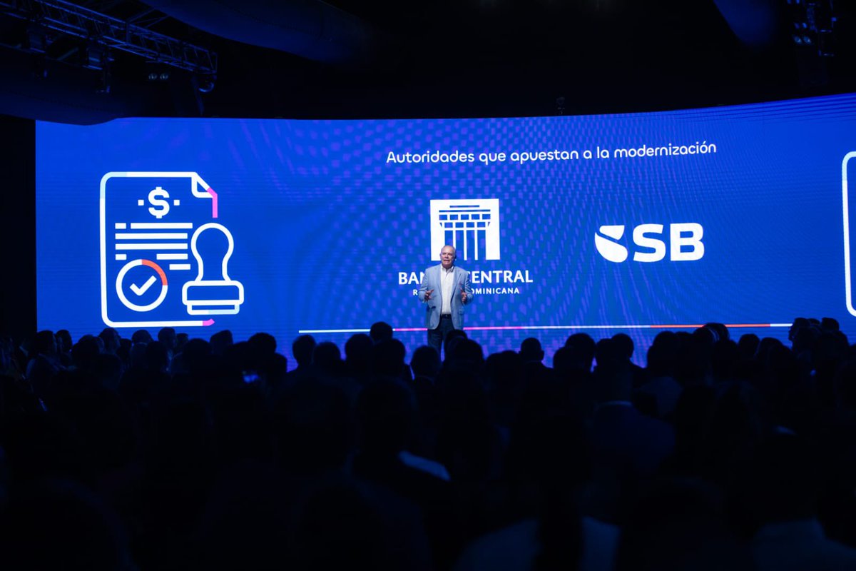 PresidenciaRD's tweet photo. El Pdte. @LuisAbinader asistió a la presentación oficial de @QikBanco Digital Dominicano, primer neobanco del país que ofrece una propuesta de valor diferenciadora basada en agilidad, flexibilidad y tecnología de punta desarrollado por el Grupo Popular (@Popularenlinea). https://t.co/1h2GoWBABc