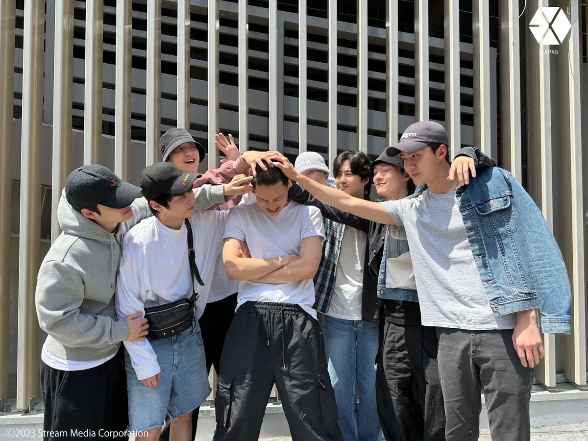 EXO
<a href="/weareoneEXO/">EXO</a>