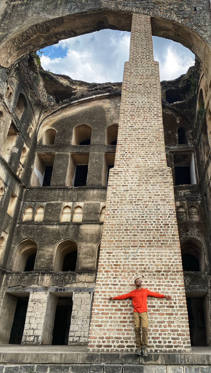 divakarsatam's tweet photo. Discovering the hidden gems of Ahmednagar on my latest bike ride, I stumbled upon the stunning Fariya Bag monument. Although currently under renovation, this beautiful structure still took my breath away against the backdrop of the clear blue sky❤️✌️❤️
@oltraveller @NGTIndia https://t.co/4lC9hPdw8s
