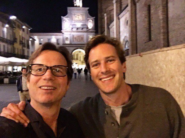 OohnjVIeOKOJAaU's tweet photo. The film is dedicated to the brilliant actor Bill Paxton, who died in February 2017. Bill visited the set of CMBYN in May 2016 . #ArmieHammer #TimothyChalamet #LucaGuadagnino #CallMebyYourName #CMBN #supportarmiehammer https://t.co/AQO02RVEru