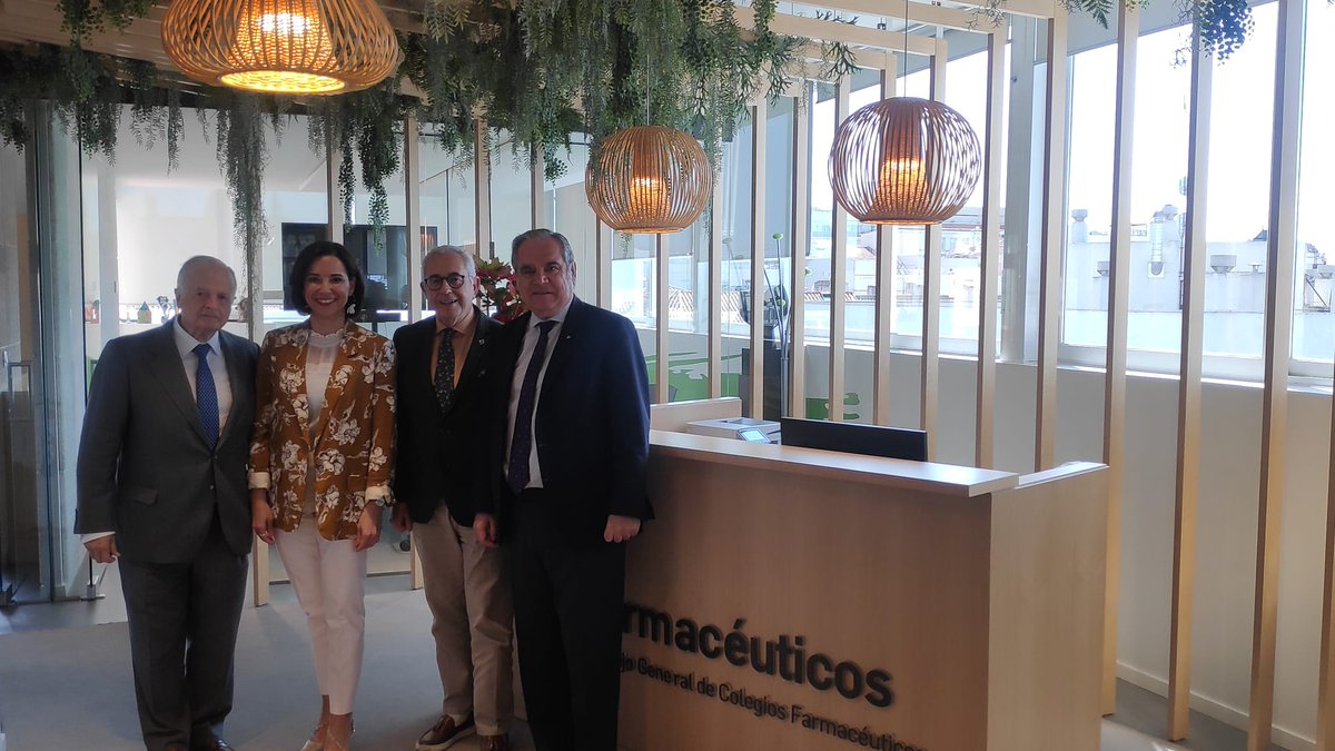 Farmaceuticos_'s tweet photo. Reunión de @Farmaceuticos_ con el Presidente de la Conferencia de Decanos de Farmacia, Jordi Camarasa, para trabajar juntos en favor de una enseñanza de la máxima calidad para los futuros farmacéuticos. https://t.co/IAks5mcLOs