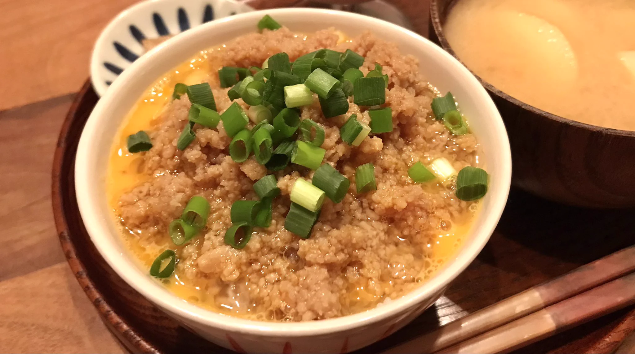 美味しくないわけがない！定期的に食べたくなる『とろろたっぷり鶏そぼろ丼』