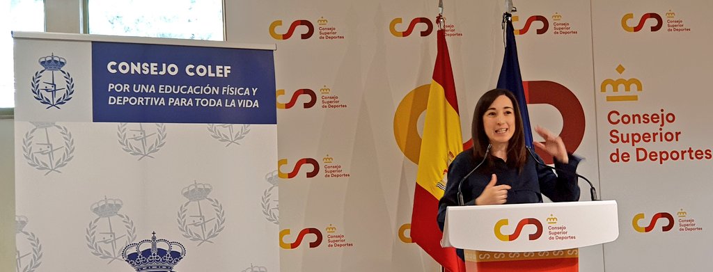 UProfesional's tweet photo. Carlota Díez, autora del libro, relata una genealogía emocionante de la profesión. Trabajo colectivo liderado por su saber y entusiasmo, destaca la importancia de recuperar la historia de las profesiones para su defensa y legitimación. https://t.co/QdyZrOeGwE