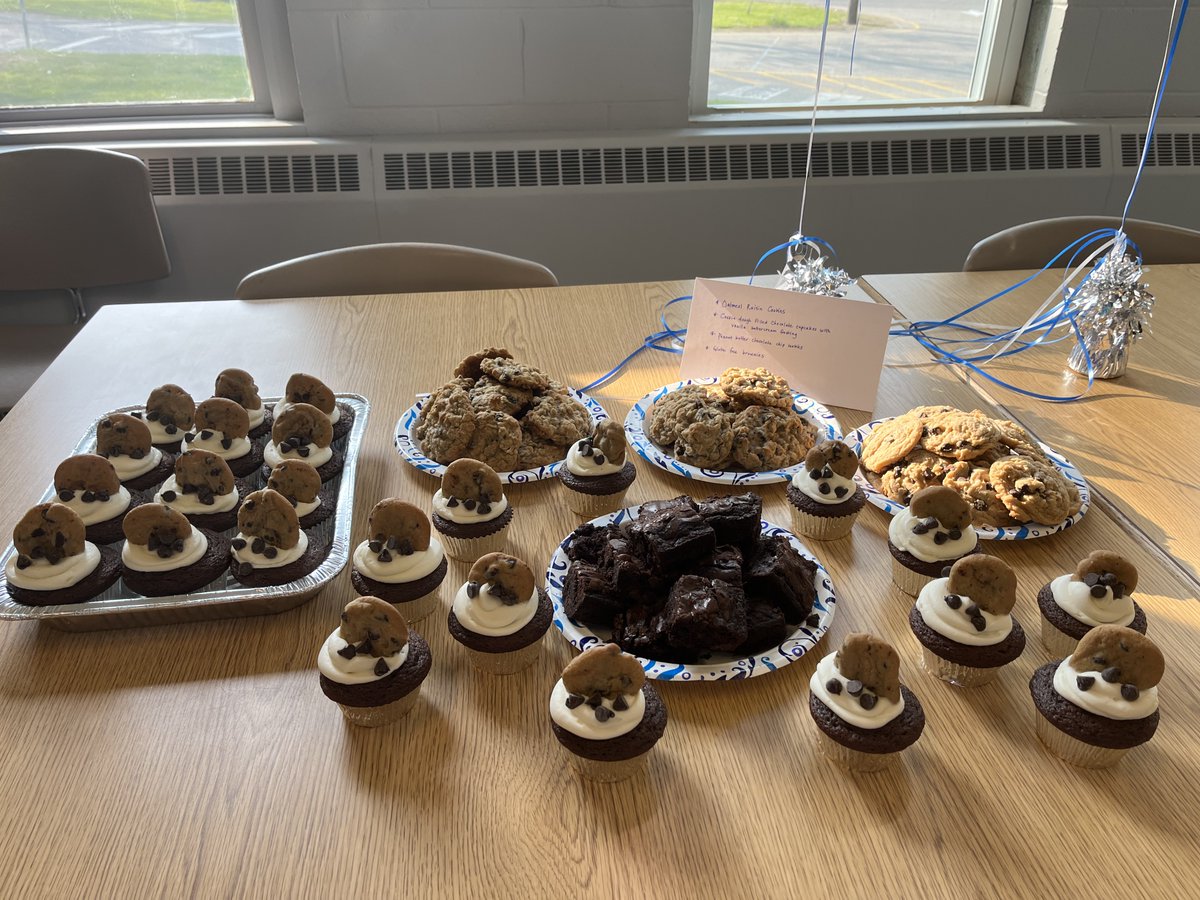 LorangerOOB's tweet photo. Thursday of Staff Appreciation week and we've got some sweet treats to share! https://t.co/XhcVd39eA3