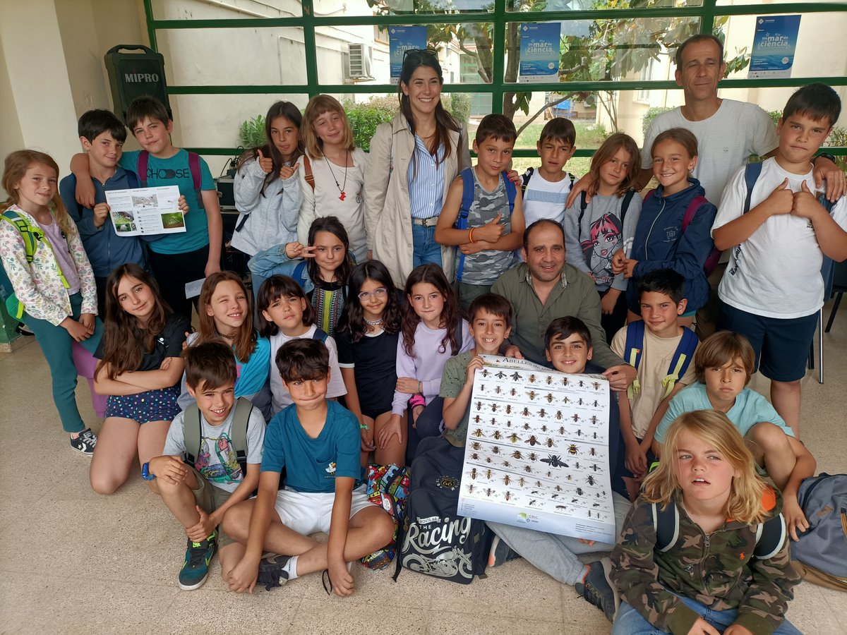 Despertant vocacions científiques, periodístiques i radiofòniques 🎙️ avui a #CiènciaPerATothom 👩‍🔬👨‍🔬🧑‍🎓🔬🦎🔭🌀🌐🚀 amb alumnes de Primària i Secundària de les Balears. Gràcies @AnaMorillasKief @ieo_baleares @comunica_carol i Xavi Canyelles per ajudar-nos a explicar la ciència! 👏