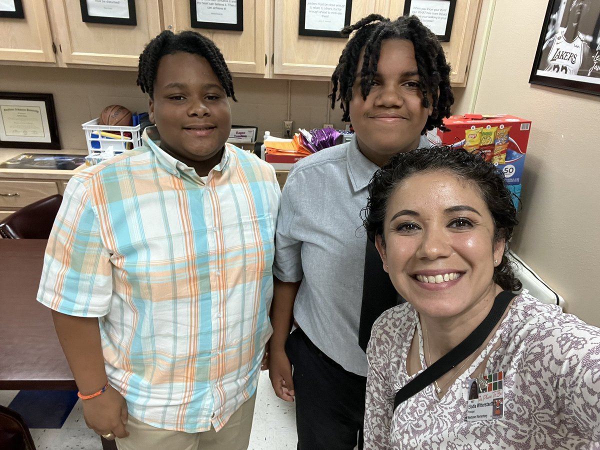 principal_witt's tweet photo. We are so proud of our community & school coming together! 1,700 cans collected for our local pantry. It began with a goal of 400 set by students. #ServantLeadership #ProudPrincipal @TXKGazette #LeadLearnGrow #goTXK #WeLeadTX https://t.co/6EErgAA7cV