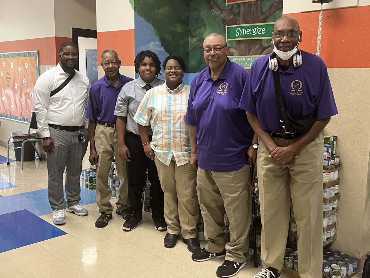 principal_witt's tweet photo. We are so proud of our community & school coming together! 1,700 cans collected for our local pantry. It began with a goal of 400 set by students. #ServantLeadership #ProudPrincipal @TXKGazette #LeadLearnGrow #goTXK #WeLeadTX https://t.co/6EErgAA7cV