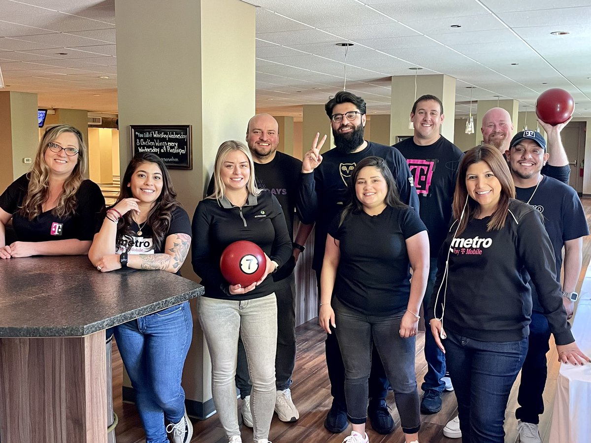 Alma_Mich7's tweet photo. Great team builder with the Chicago South Leaders. Can’t wait to see the success from this team! Let’s GOOO 🚀 #AssurantProud #ChicagoSouth @5GReyes @AlVasquez14 @LizMorelos3 @WinstonAwadzi https://t.co/bp6pKLOZCQ