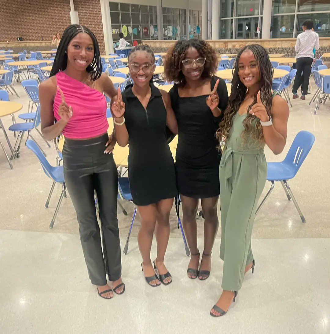 Milo_Kenjae's tweet photo. One more day until these ladies compete at State!  They will represent in the 4x100 and 4x200!  @london_TG3 will also represent in the long jump and 100m.  Bring home the hardware,  ladies!  @micah_TG4, what an opportunity as a freshman!  Take it all in! #Cen10pride https://t.co/yN7dw2nBNJ
