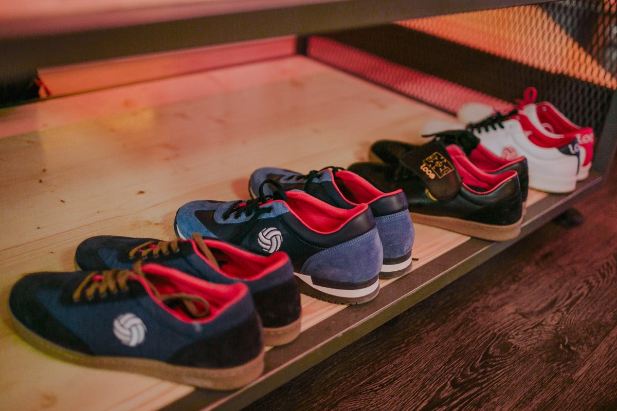 ¿Ya has elegido tu par de zapas? 🏐
⠀⠀
#soydeloco #futbol #moda #zapatillas #streetstyle #football #outfits #urbanstyle