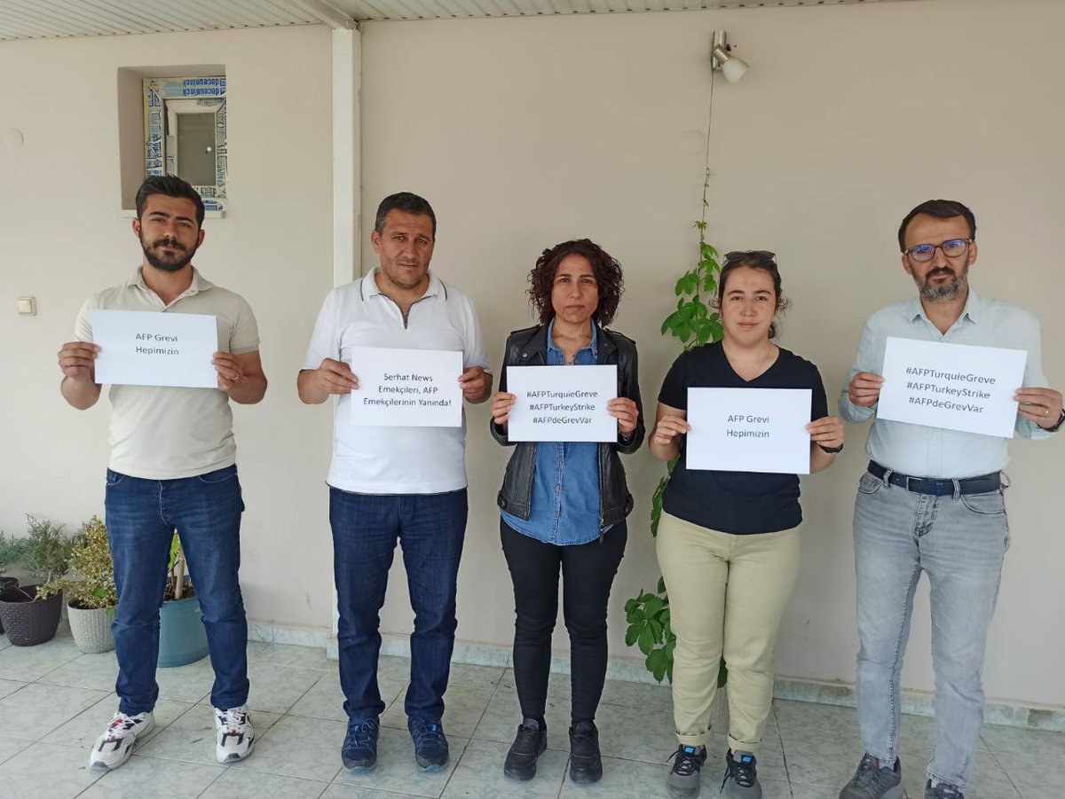 ZelalSahidenur's tweet photo. Serhat News Emekçileri, AFP Emekçilerinin Yanında!
#AFPTurkeyStrike 
#AFPTurquieGreve
#AFPdeGrevVar 
@TGS_org_tr https://t.co/2wDrUficI0