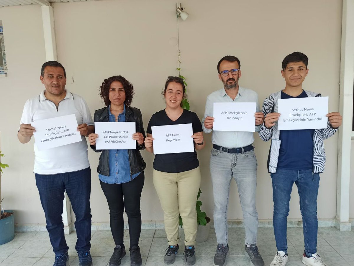ZelalSahidenur's tweet photo. Serhat News Emekçileri, AFP Emekçilerinin Yanında!
#AFPTurkeyStrike 
#AFPTurquieGreve
#AFPdeGrevVar 
@TGS_org_tr https://t.co/2wDrUficI0