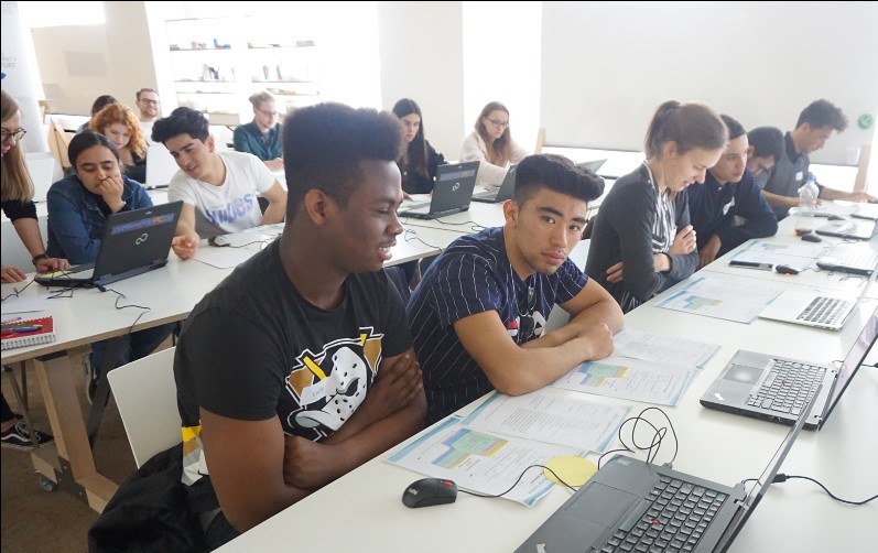 RT GlobalShapers "Ar you making a difference in the lives of those who need it the most? <a href="/ShapersHubFFM/">Global Shapers Frankfurt Hub</a> are doing just that!

Their Shaping Pathways project mentors 12–18-year-olds from low-income families with learning difficulties.

#MentorTheFutur… "