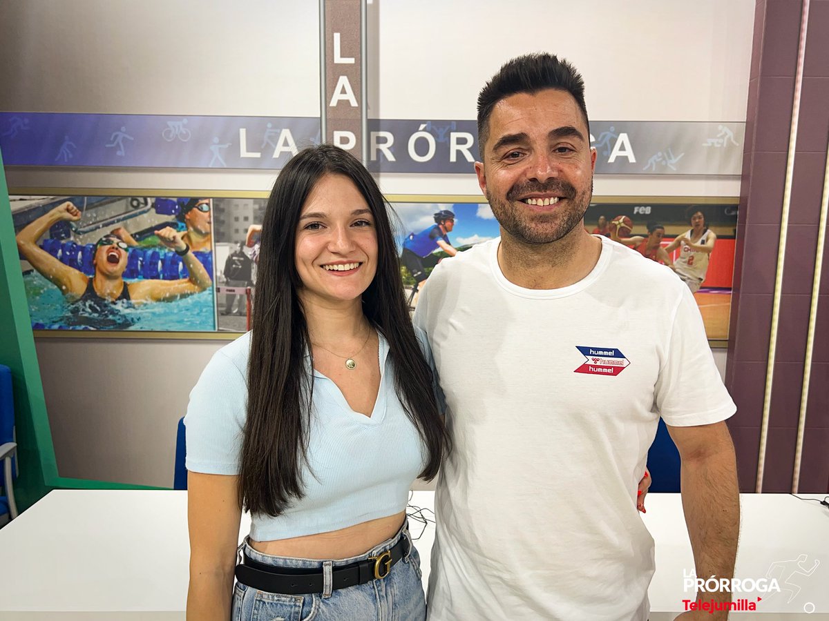 LaProrrogaTCJ's tweet photo. 📺🔴 Es jueves y hoy tenemos una cita con el deporte local en La Prórroga de Telejumilla.

🤾🏽‍♂️🥅 Hoy nos visitan Ana Gilar y Óscar González, que han estado disfrutando del balonmano esta temporada en la vecina localidad de Cieza. https://t.co/hrCsKcisk3