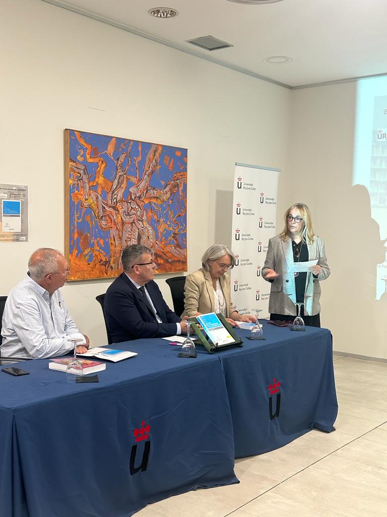 BURJC's tweet photo. Ayer se presentó en la biblioteca de Madrid el libro "Historia de la probabilidad y de la estadística XII" que fue elegido Libro de la Semana por la @URJCFCEE @BURJC https://t.co/Iv8cxDrMOg