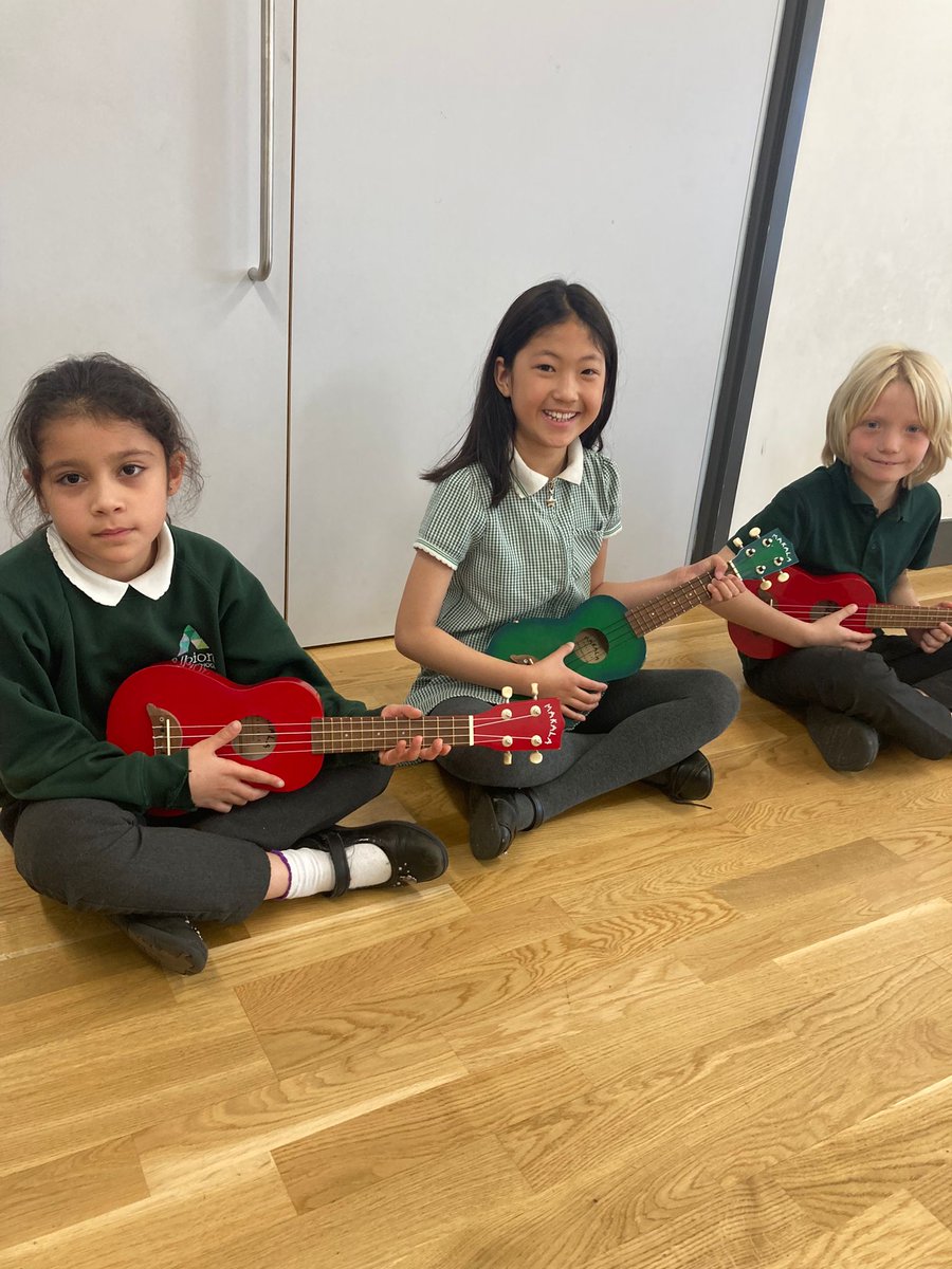 AlbionPrimary's tweet photo. Jade Class had a fantastic time learning how to play 'Dont Worry' by Bob Marley on the ukeleles this morning. We love an opportunity to practice new skills at Albion!
#APSmusic
#APScreativearts https://t.co/35zrb5QWjW