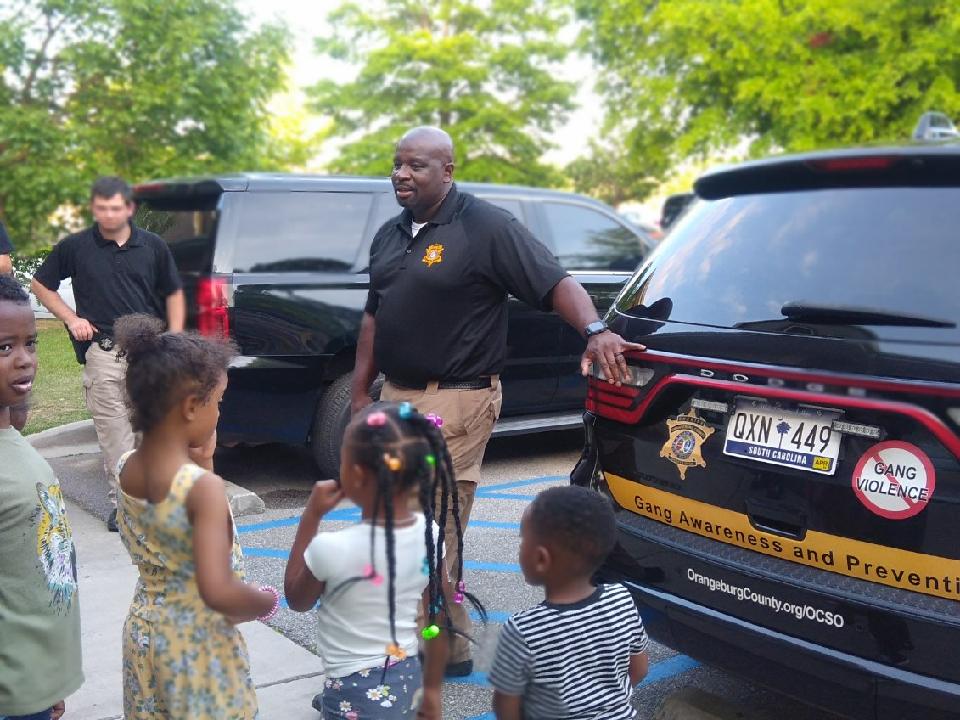 theRDCI's tweet photo. What makes RDCI Children's Ministry great?
When you can teach on "Helping Others" and then bring in real examples of people who do just that! You just never know what you're child is going to experience in KidsTown! (So don't let them miss a thing 😉) https://t.co/4xQ2SSjy7P