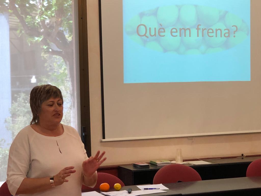 promoecosf's tweet photo. 1️⃣0️⃣ hores en 3️⃣ sessions i un coneixement que "ens servirà molt en la recerca de feina".
👉 Acaba el curs de Resiliència motivadora que ha impartit la @roserselles a Can Maginàs.
📌 Les formacions de millora professional segueixen a l'#SLO. Estigueu atents a les xxss
#FormacioSF https://t.co/EFq9kDCDgU