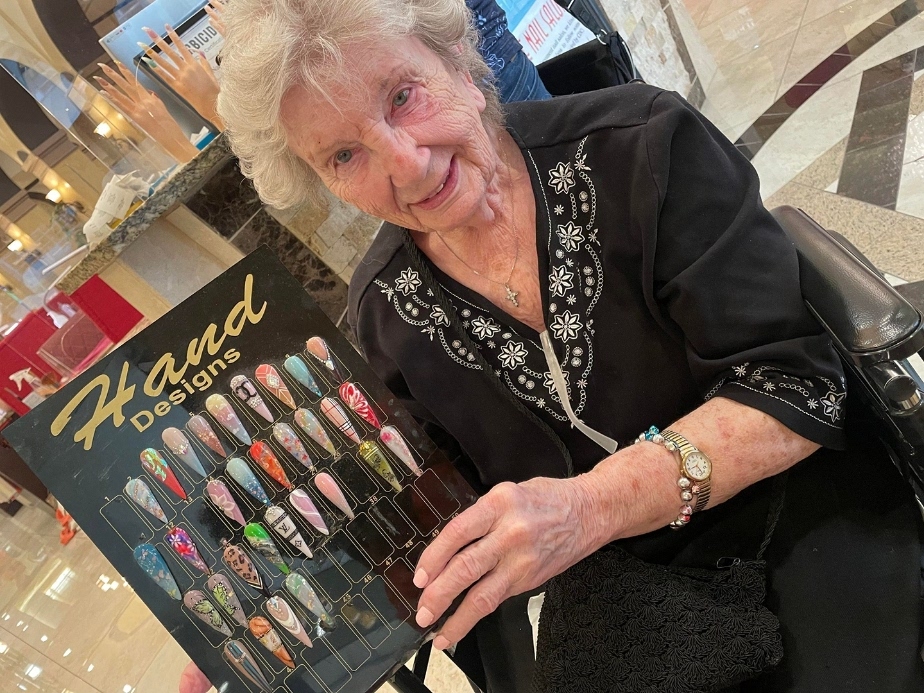 NoviLakesHC's tweet photo. We took a couple of our ladies out to get their nails done for Mother's Day, don't they look fabulous!  Thank you to @deluxenailsalonspa in Novi for pampering our ladies!!  #trilogyliving https://t.co/yQUvlNJ4T1