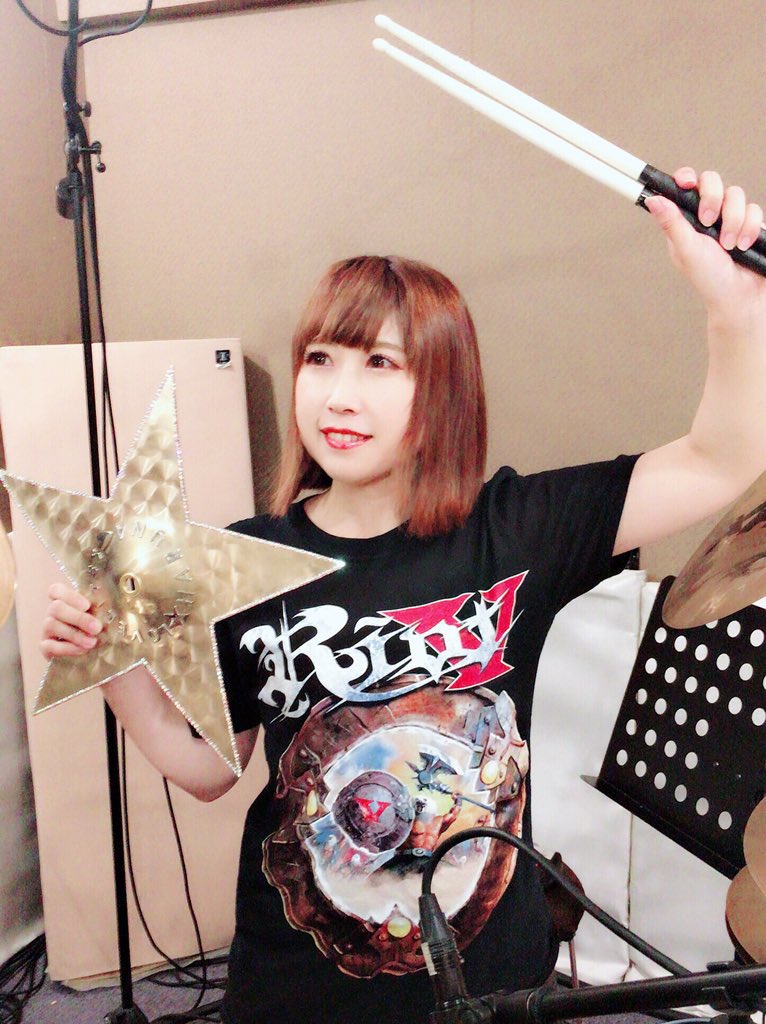 YpjYTQAc05paDCv's tweet image. ひーーーっ

はるぴー投げキッスww

#LOVEBITES
 #SandD