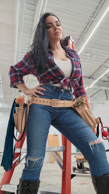 Woohoo, it's finally moving day! https://t.co/jgR6qeXdJY