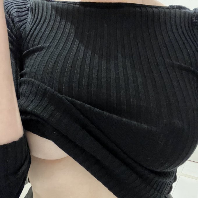 mumuDissy's tweet photo. 回家第一件事就是脱bra https://t.co/ZvIQqzkVeZ