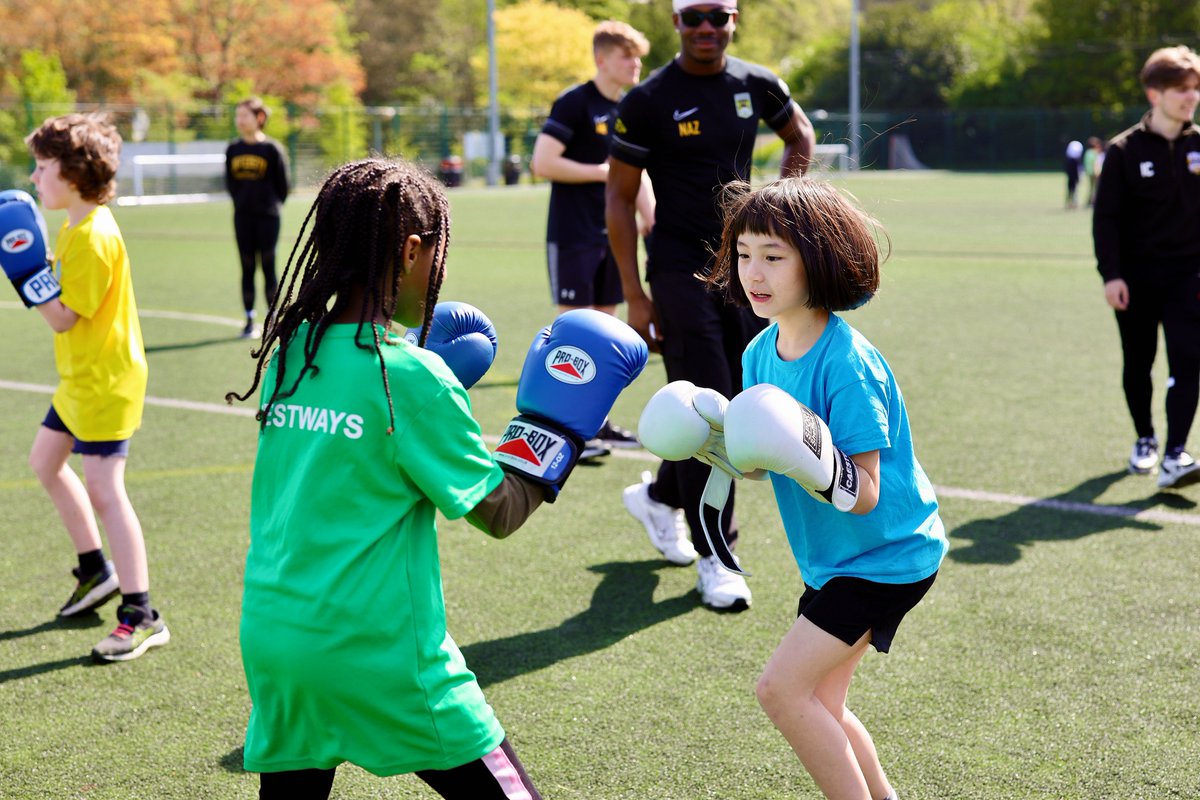 A  huge thank you to the 65 <a href="/shefunistudents/">University of Sheffield Students</a> who volunteered at the Sports Day event last week for children from Springfield, @WestwaysPrimary  &amp; Netherthorpe  schools...... 1/2 <a href="/SportSheffield/">ran is the man</a> <a href="/movemoresheff/">Move More Sheffield</a> <a href="/SheffCouncil/">Sheffield City Council</a>