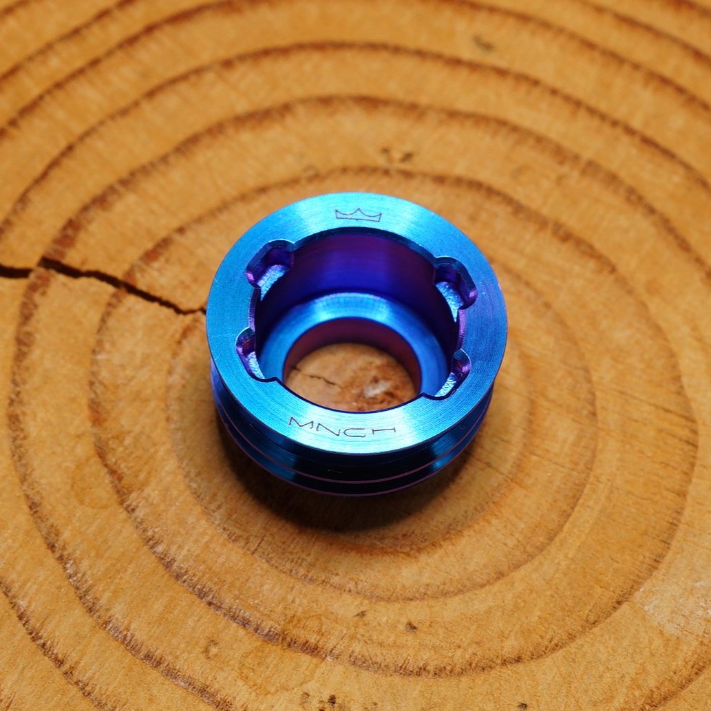 VAlphaline's tweet photo. お世話になっております。お取引いただいた「MonarchyVapes|MoNut Titanium Blue for Billet Box 新品」は先程発送完了しました。到着まで今しばらくお待ちください。今後とも何卒よろしくお願い申し上げます。#MonarchyVapes #Monarchy #MoNut #Ti #BilletBox #Vape #vape好きな人と繋がりたい https://t.co/51xvDcC65E