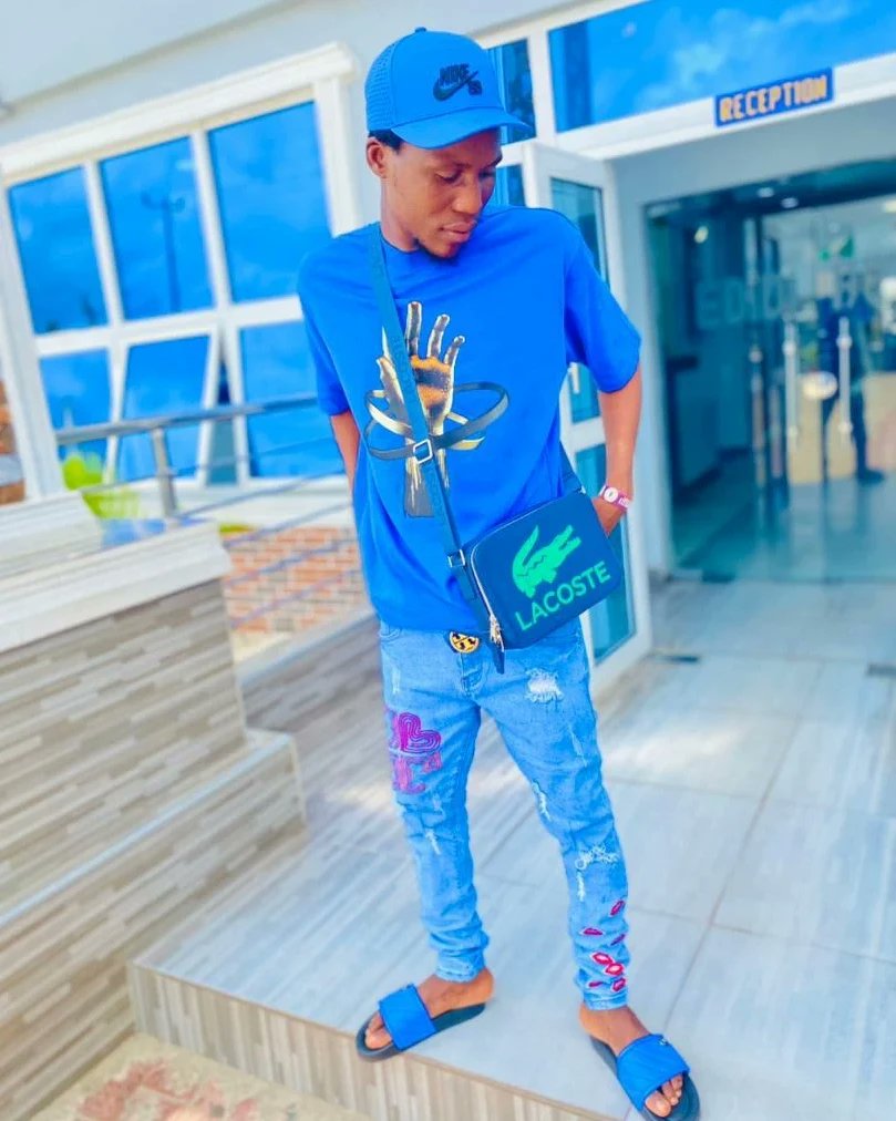 greatarhozy's tweet photo. Blue always look good on me 💙🧢
#Arhozians #GraceOverDisgrace #LordOfBlue #Capguy https://t.co/i94obRtKTg