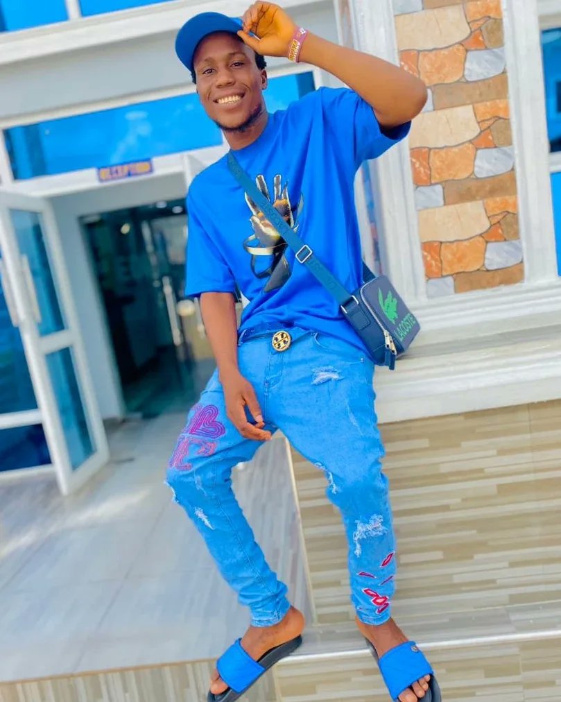 greatarhozy's tweet photo. Blue always look good on me 💙🧢
#Arhozians #GraceOverDisgrace #LordOfBlue #Capguy https://t.co/i94obRtKTg