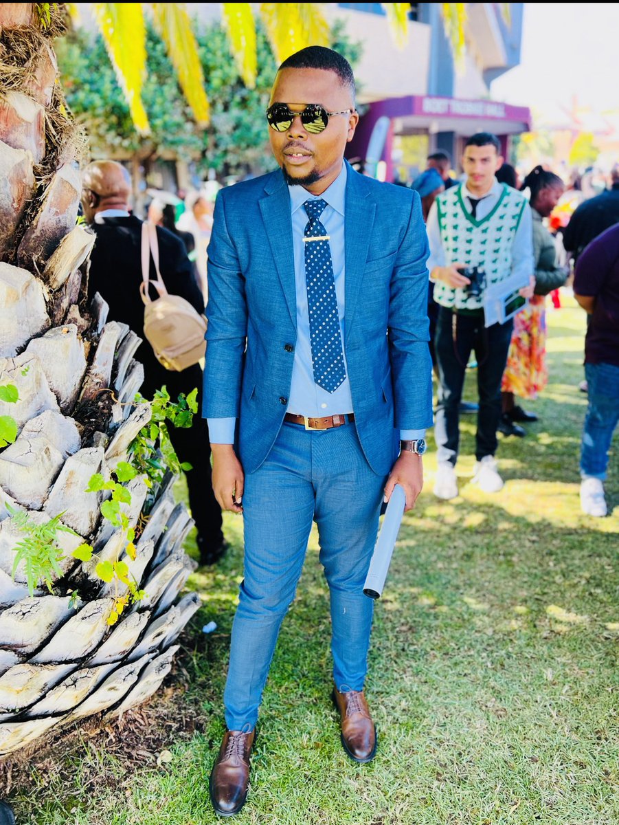 MathonsiSmiso's tweet image. It’s nothing but NQF level 9 to God be all the glory and honour 🎓