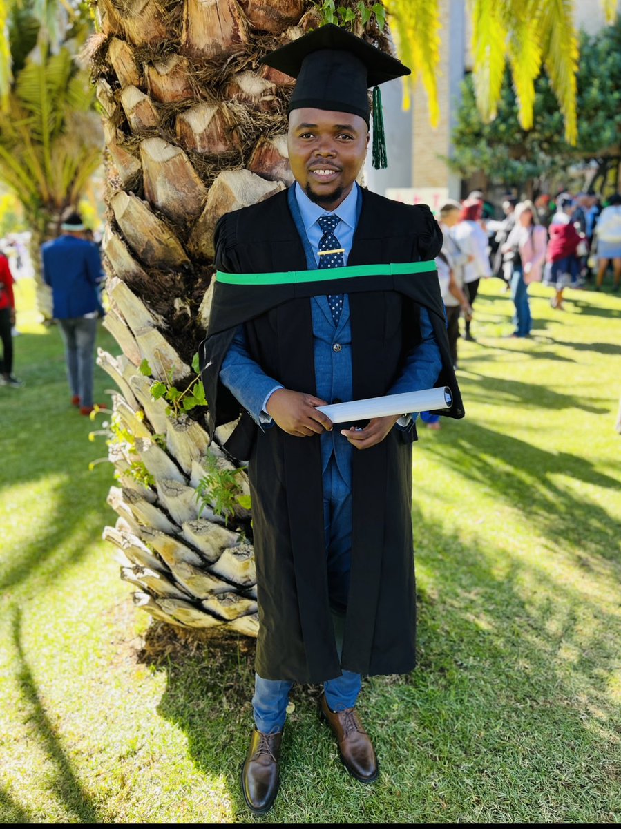 MathonsiSmiso's tweet image. It’s nothing but NQF level 9 to God be all the glory and honour 🎓