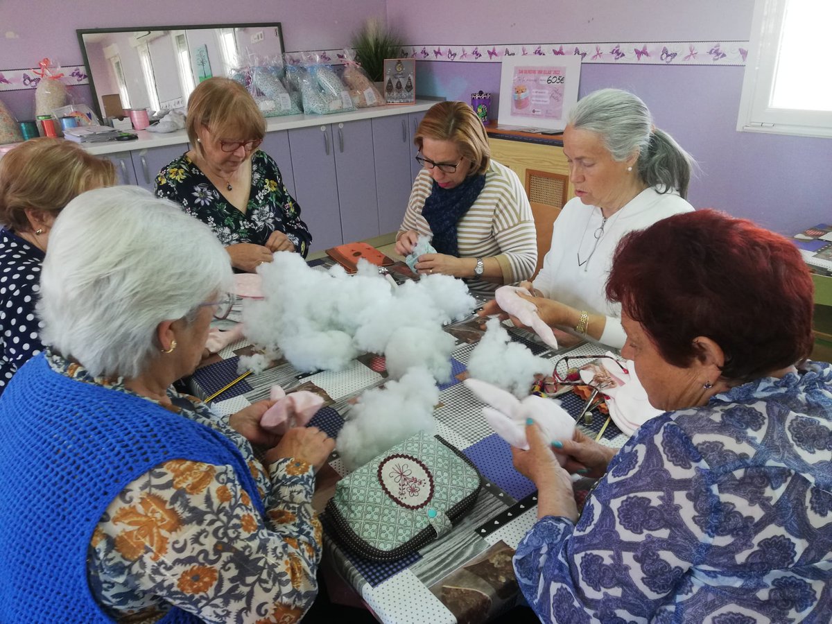 Gracias a la Asociación Proyecto Yunquera y a la comunidad educativa del CEIP Virgen de la Granja por su proyecto "Abrázame" con el que hacen llegar su cariño a los niños hospitalizados en forma de conejos de peluche 😉 #DiaNiñoHospitalizado  <a href="/educajccm/">Educación C-LM</a> <a href="/SanidadGU/">Sanidad Guadalajara</a>