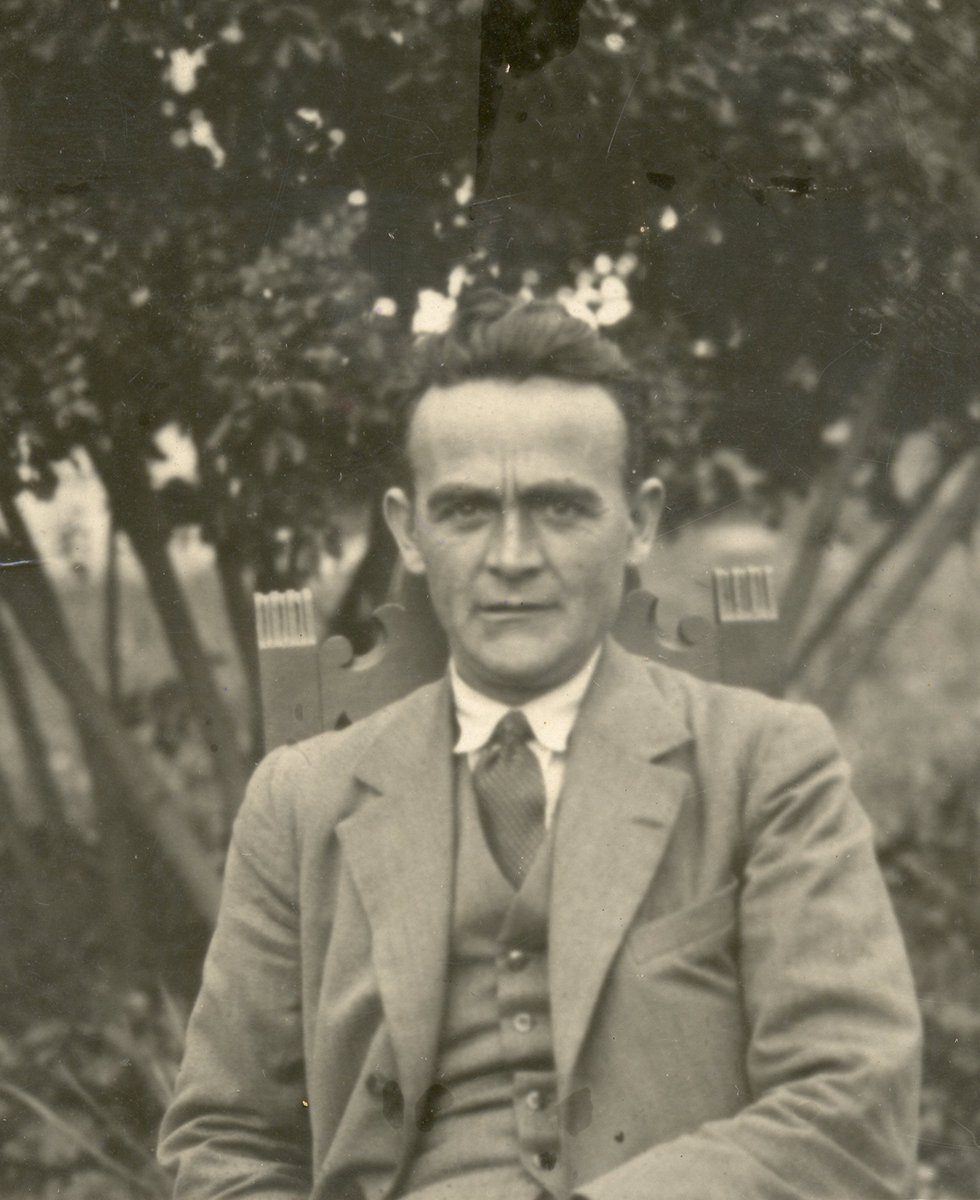 Identificats a Son Coletes els germans Miguel i Joan Monserrat Parets, naturals de Llucmajor i ambdós destacats militants del PSOE.  

Estaven a la fossa nº3 del cementiri de Manacor, la mateixa fossa d’Aurora Picornell i les seves companyes.

📝tn.caib.es/VUmSc5gJyS4k