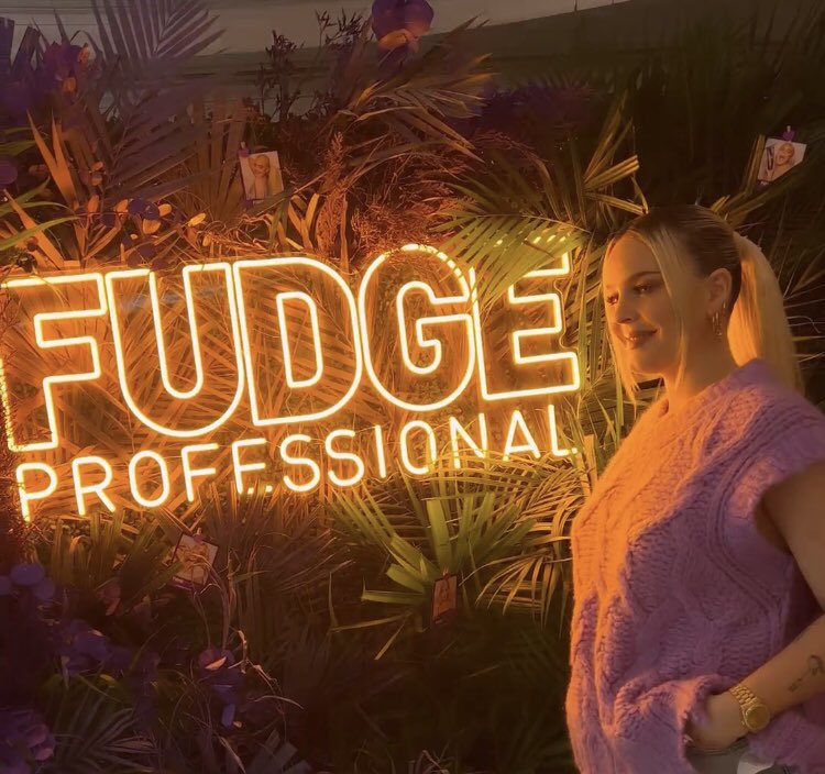 annemariestanss's tweet photo. Anne-Marie looked amazing at @FUDGEHAIR event yesterday π
#AnneMarie
#FudgeProfessional https://t.co/BjiNdnkwWT