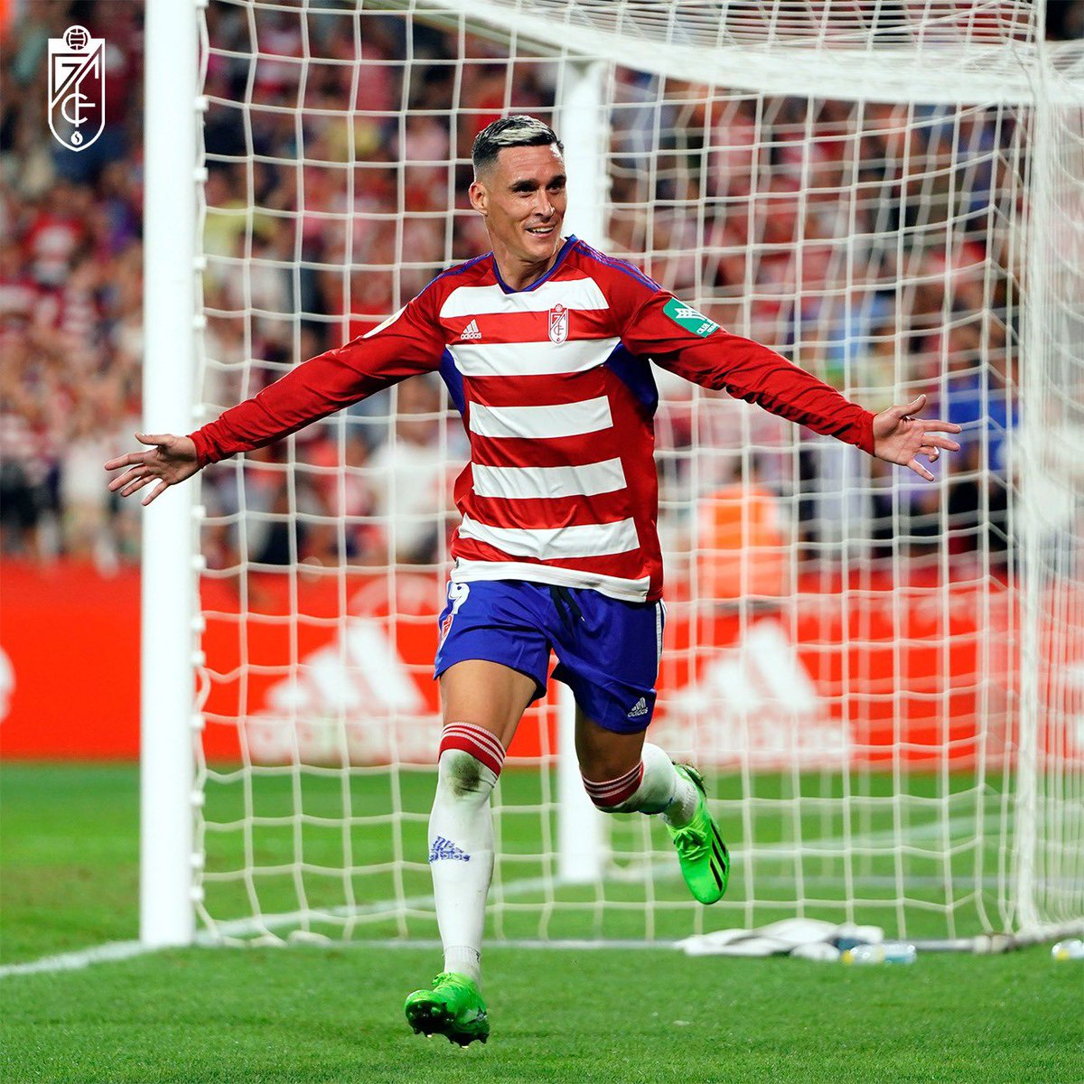 rmarcagranada's tweet photo. 🥁 Por último, el premio #MarcaGranada de la #IIGalaRadioMarcaGranada es para...

José Callejón https://t.co/9tEMK8kKcw