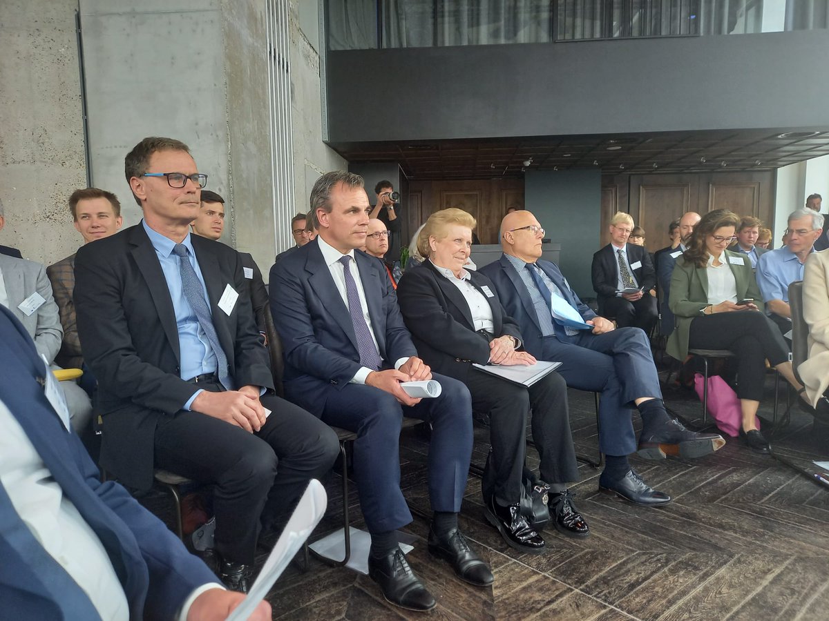 Transport_EU's tweet photo. Can synergies between transport, energy &amp; digital infrastructure accelerate the green transition #TEN_T?

European coordinators @CatTrautmann @PawelWojcie_ski &amp; P. Balázs with 🇳🇱minister @markharbers opening joint 3-corridors event

#CEF_Transport #ConnectingEurope https://t.co/p6EEZS6ZwK