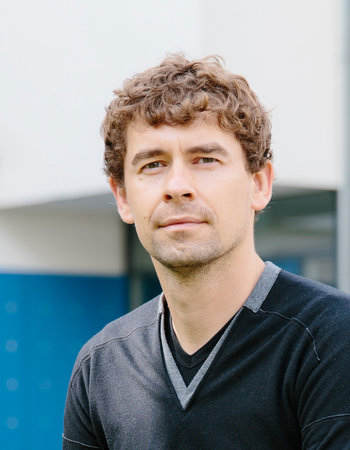 "Če bi genetski preobrat izpred 5000 let naslikali danes, bi bilo tako, kot če bi se v zelo kratkem obdobju v Evropi naselilo več milijard priseljencev".

Intervju z enim izmed vodilnih svetovnih arheogenetikov Johannesom Krausejem.
bit.ly/42JKjkn