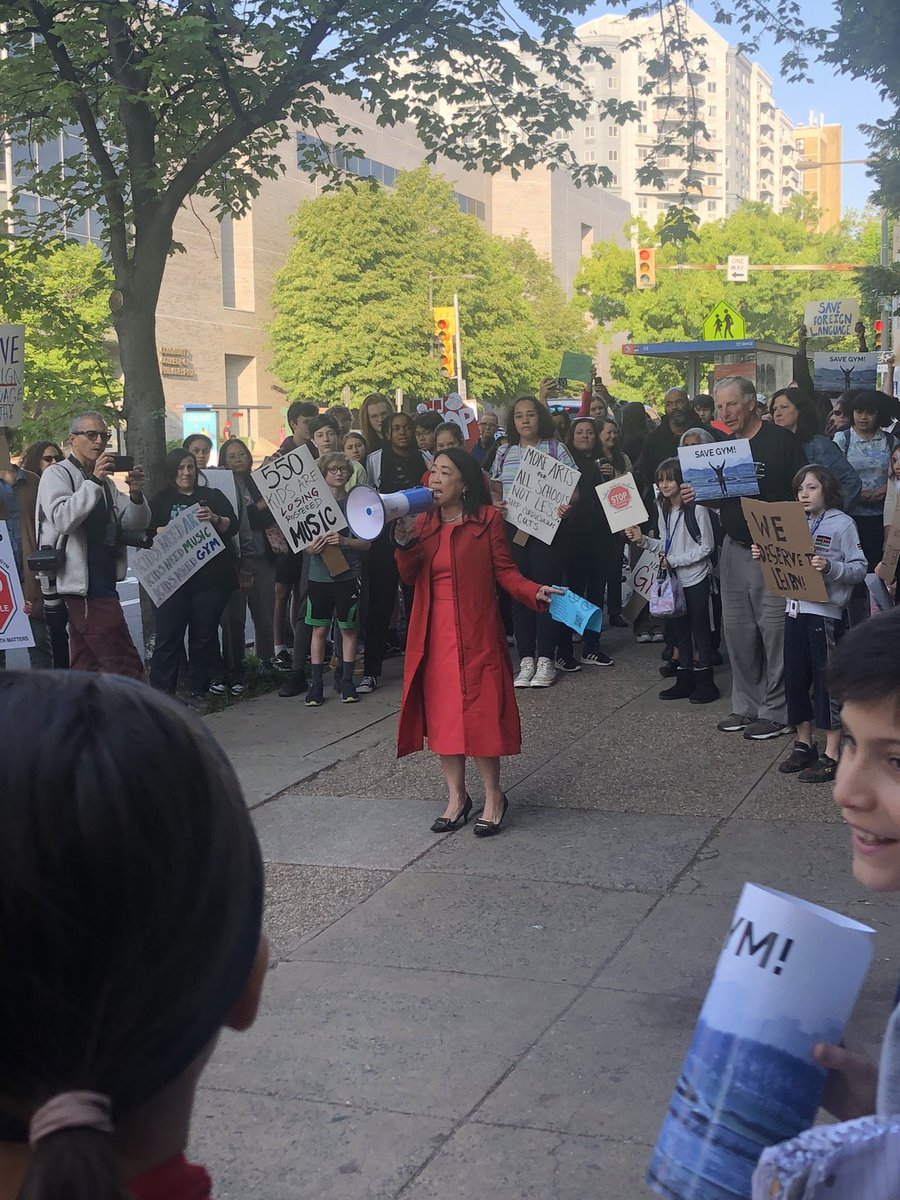 amandasoskin's tweet photo. โAll kids need Art, need Music, need Gymโ say it again!!! #stopthechange Protest at #Masterman. Preserve our kids specials. #middleschool https://t.co/0rEkL3XGjE