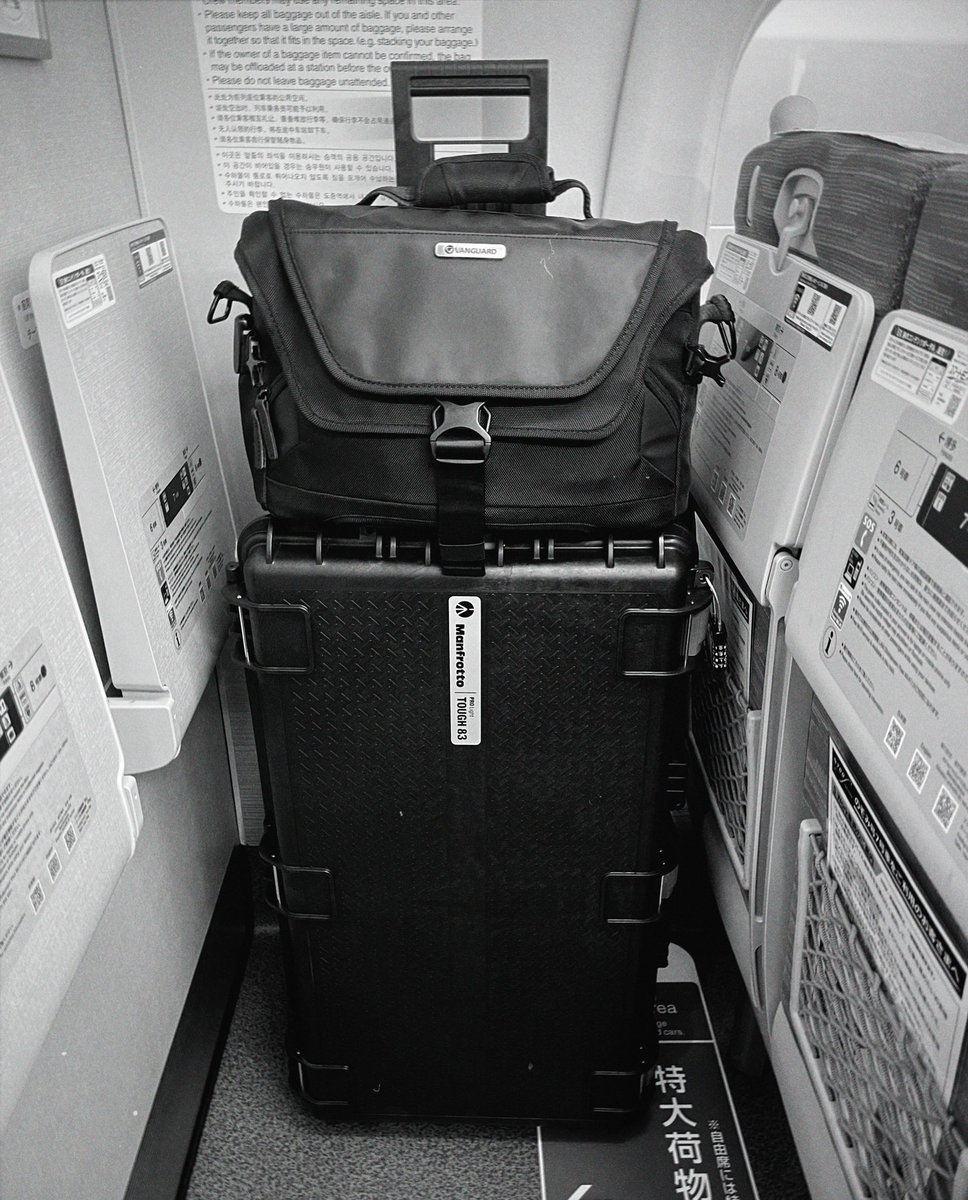 YuichiroAman0's tweet photo. 旅館の若旦那から配信屋へと思考と装いをスイッチングして、いざ江戸へ。機材運搬の軽量化が最重要課題でありつつも、防水・防塵・耐衝撃性の課題はひとまずクリア。スパルタンレースで鍛えた甲斐あって、運搬時の体力消耗も少しは軽減されてる。移動式配信スタジオ最適化の道のりはまだまだ続く。 https://t.co/cwYlGiNb45