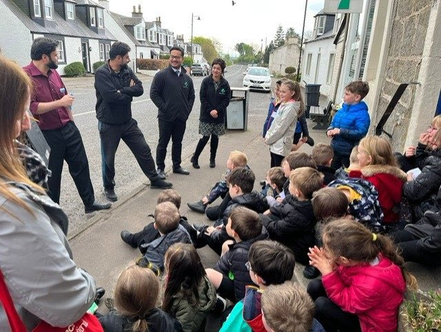 FenwickPrimary's tweet image. As part of the Rights Respecting Schools Outright Campaign P1 and P2/3 visited our local Pharmacy. The children asked Pharmacist Ash lots of questions about his job. 💊 👨‍⚕️ @EACHWBteam @UNICEF @UNICEFuk_action #OutRight #Edutwitter #TeacherTwitter @EacEducation
