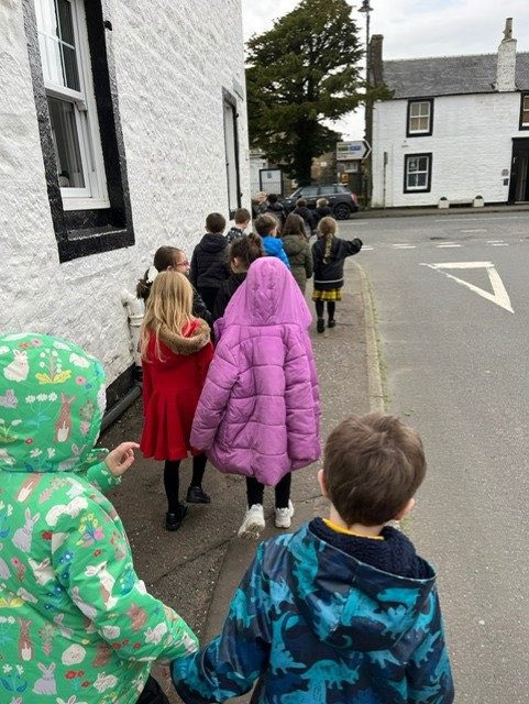 FenwickPrimary's tweet image. As part of the Rights Respecting Schools Outright Campaign P1 and P2/3 visited our local Pharmacy. The children asked Pharmacist Ash lots of questions about his job. 💊 👨‍⚕️ @EACHWBteam @UNICEF @UNICEFuk_action #OutRight #Edutwitter #TeacherTwitter @EacEducation