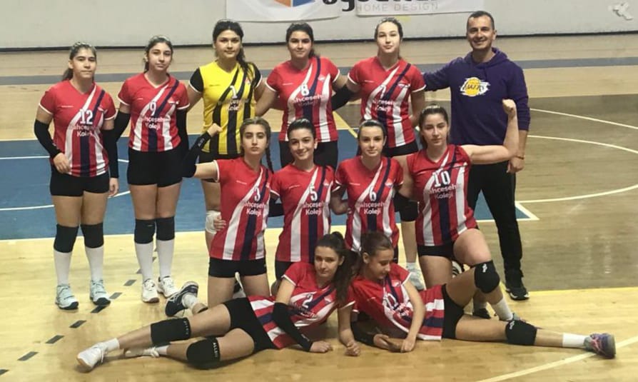 BK_Canakkale's tweet photo. Genç B Kız Voleybol takımımız , Sosyal Bilimler Lisesi ile yaptığı karşılaşmayı 3-0 kazanarak gruptan birinci çıkmıştır. Tüm Öğrencilerimizi bu güzel performanslarından dolayı tebrik ediyor ve başarılarının devamını diliyoruz 🙏 https://t.co/SSlDnlteMc