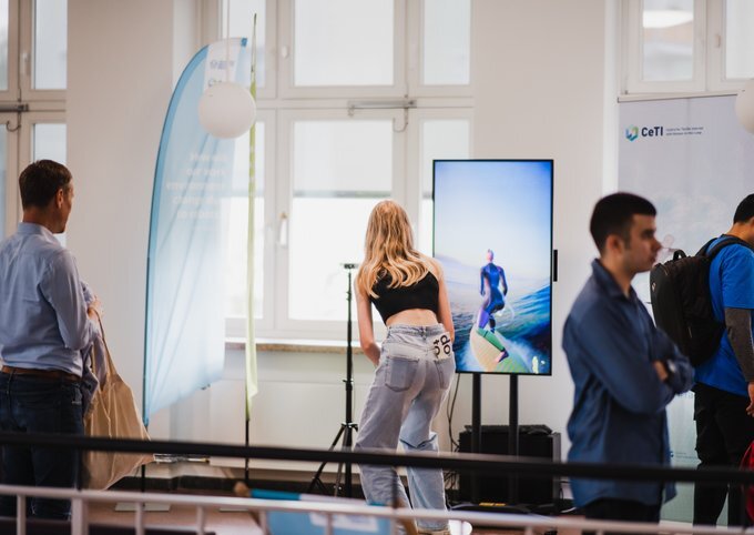 TactileInternet's tweet photo. Saturday is University Day at TU #Dresden. 👀 Interested people can get an insight into our university and try out our demos! 🏄‍♀️ 🤖
📍We look forward to seeing you at the Hörsaalzentrum from 9 a.m. to 3 p.m.
👉https://t.co/gK0iKyArWO
@tudresden_de @dfg_public https://t.co/EaHK3RjEky