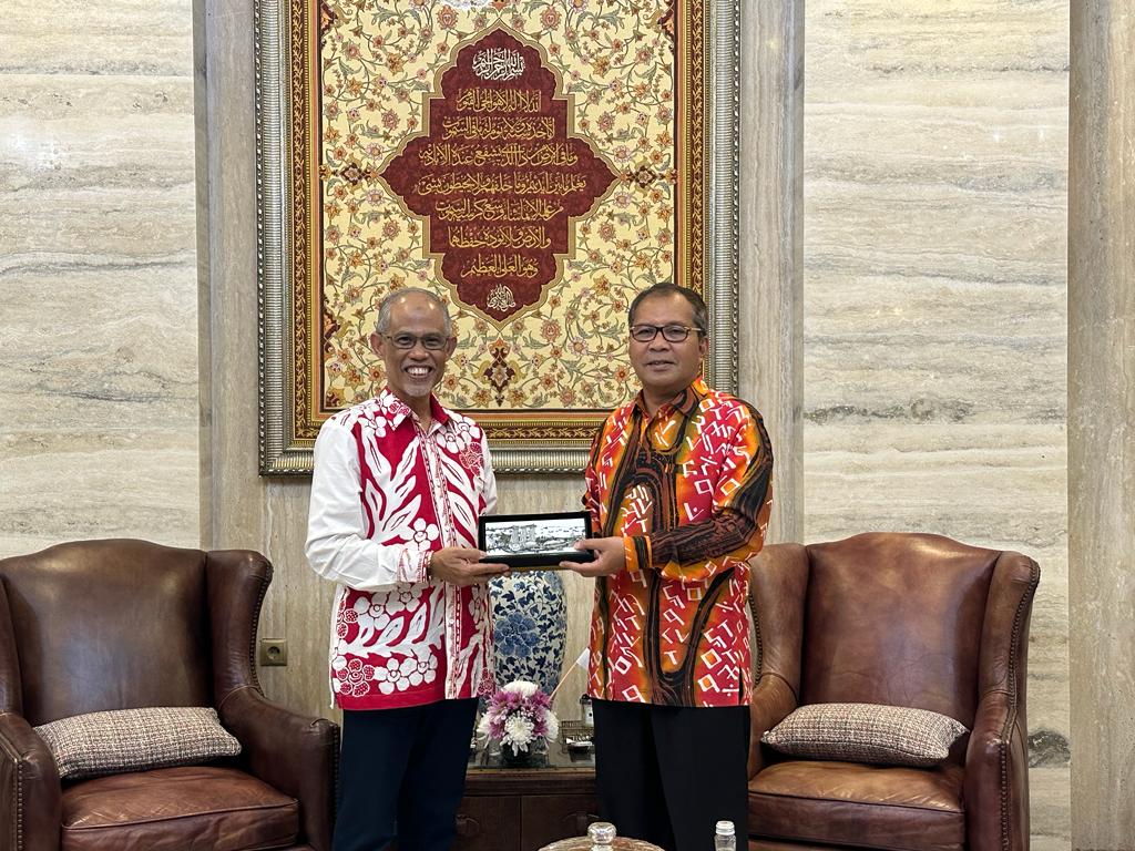 Masagos Zulkifli (@masagosz) on Twitter photo Attended the 29th ASEAN Socio-Cultural Community Council Meeting in Bali under Indonesiaās ASEAN Chairmanship. I visited Makassar to meet South Sulawesi Governor <a href="/andisudirman_s/">Andi Sudirman S.</a> and Makassar Mayor Mohammad Ramdhan Pomanto to strengthen our relations with South Sulawesi. Attended the 29th ASEAN Socio-Cultural Community Council Meeting in Bali under Indonesiaās ASEAN Chairmanship. I visited Makassar to meet South Sulawesi Governor <a href="/andisudirman_s/">Andi Sudirman S.</a> and Makassar Mayor Mohammad Ramdhan Pomanto to strengthen our relations with South Sulawesi.