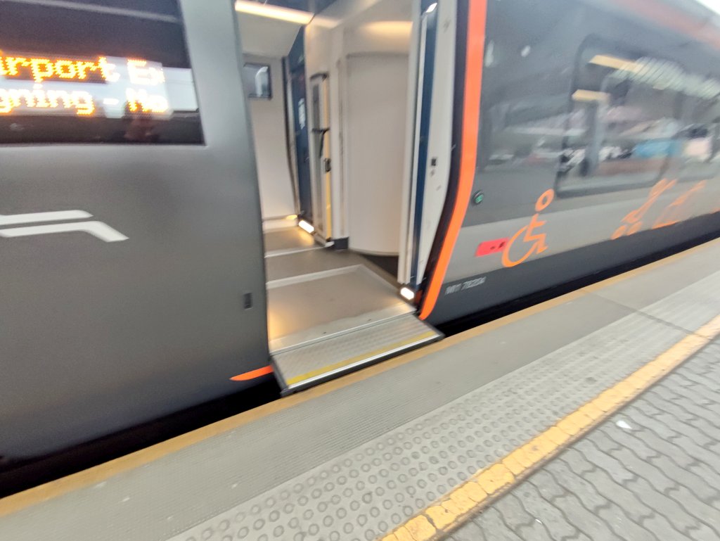nonstopeurotrip's tweet photo. A little look at the 'new' @flytoget #CAF #Oaris airport express trains 🚄🇧🇻 I have to say they look very smart, and have great accessibility! ♿ I wonder if @Renfe will ever sort their ones out?! 🇪🇦 @JLBuenoMendez? #Norway #Oslo #NonstopEurotrip https://t.co/st4QZhSnnI