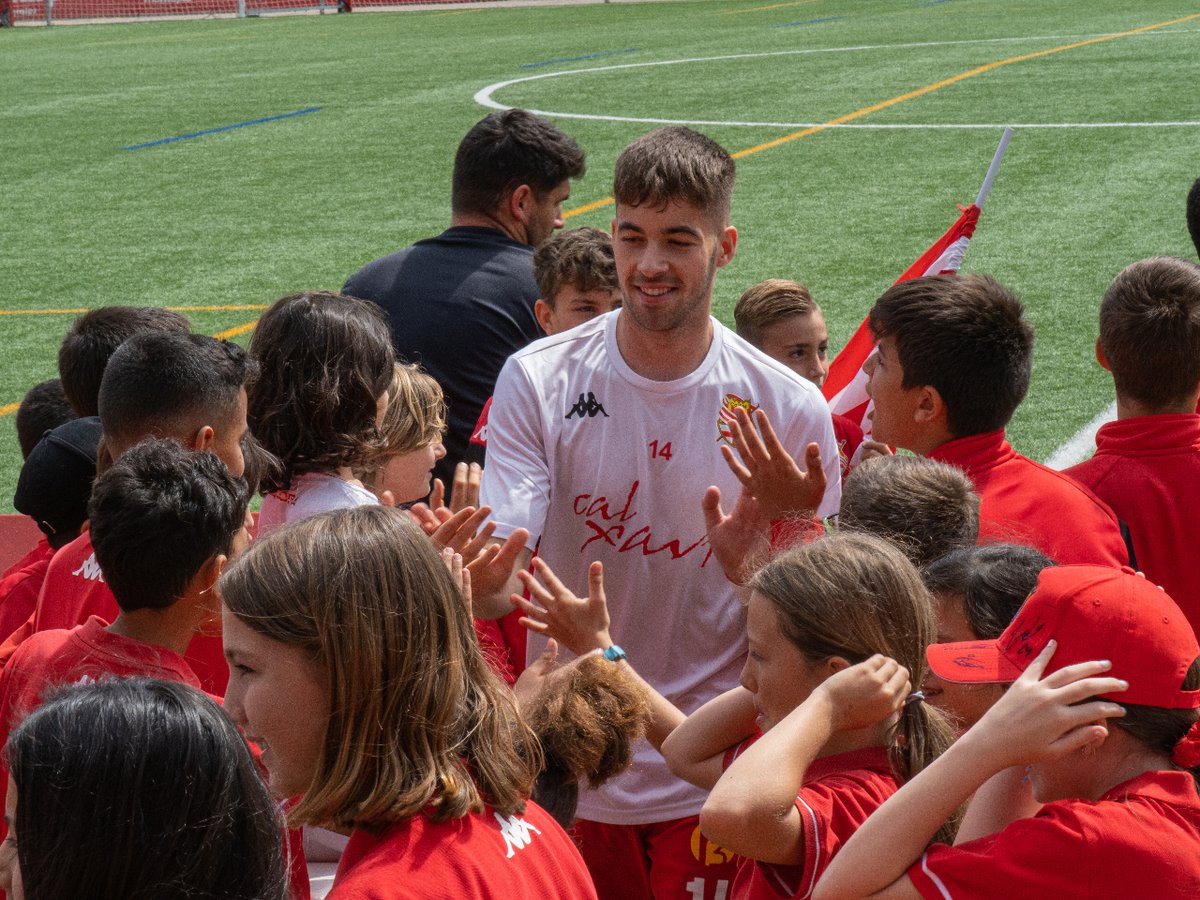 Cemanresa1906's tweet photo. 🎸🎸 Els jugadors, com rockstars 🎸🎸
❤️🤍 Gràcies afició, gràcies futbol base, gràcies a tothom que està fent possible aquesta bogeria animant l’equip incondicionalment
📸 Més imatges al nostre Instagram
Foto d'Àngel López
#SenseVertigen
#ManresaPlayOff https://t.co/cLgHLgnhb1
