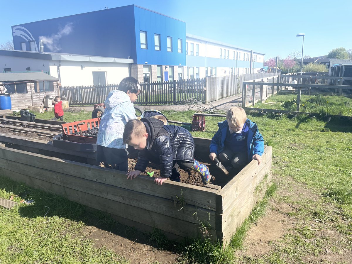 OABroadoak's tweet image. The children in Nursery love to get dirty. They dug for fossils and talked about dinosaurs 🦖 #forestschool #eyfs #diggingforfossils
