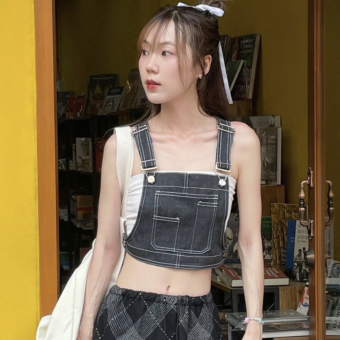 bellownuay's tweet photo. ตามหาเสื้อเอี๊ยมร้าน Matterstyle.bkk 👀🔎
✨ตามหากระโปรงแบบในรูปด้วยคับมีแป���ๆเลย
#ตามหาเสื้อผ้า #Matterstylebkk #cintageshop #ส่งต่อเสื้อผ้า #ส่งต่อเสื้อผ้ามือ2 #เสื้อผ้ามือสอง https://t.co/HNoX6d2lem