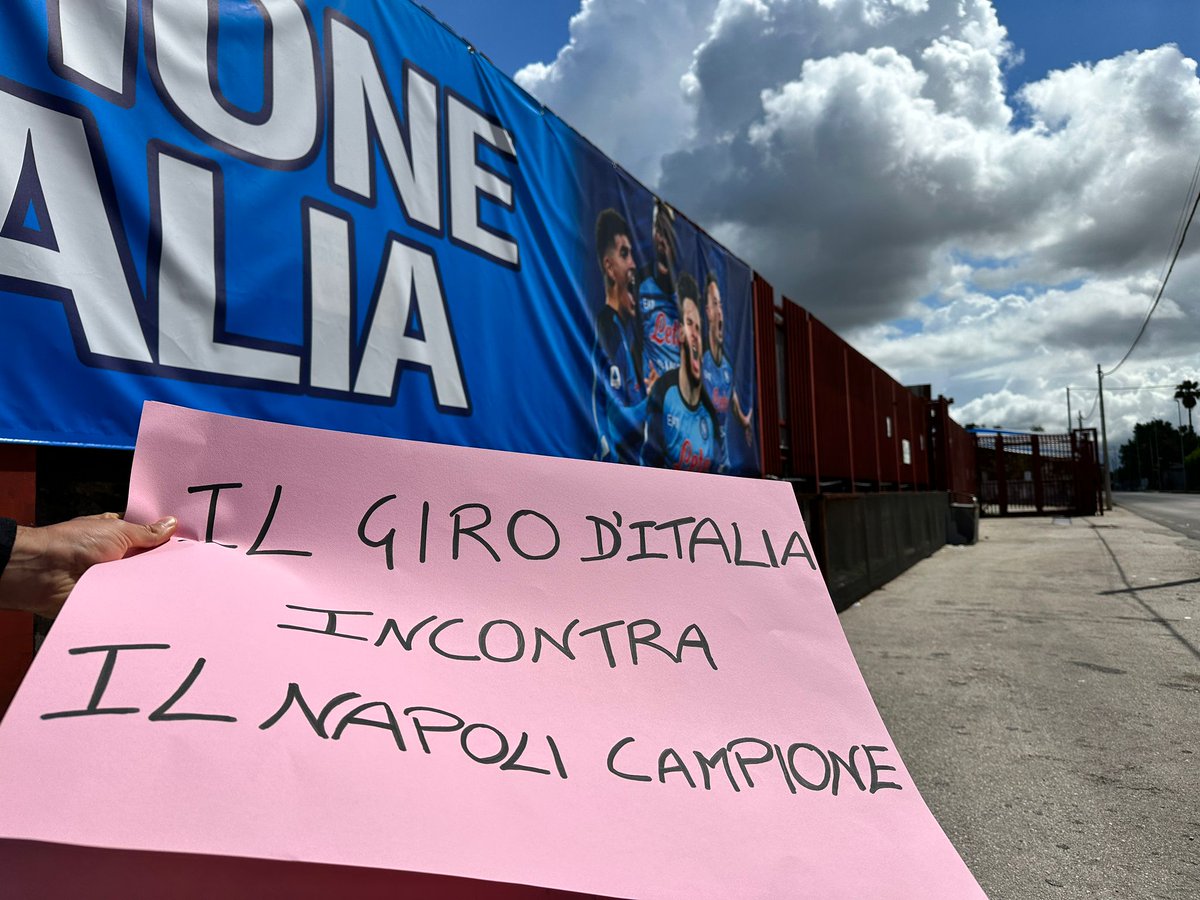 luigimai's tweet photo. Il mio ultimo "lavoro" per unire il @giroditalia allo #Scudetto @sscnapoli 😃

#scudettonapoli #GirodItalia https://t.co/4O6gEGyjhB